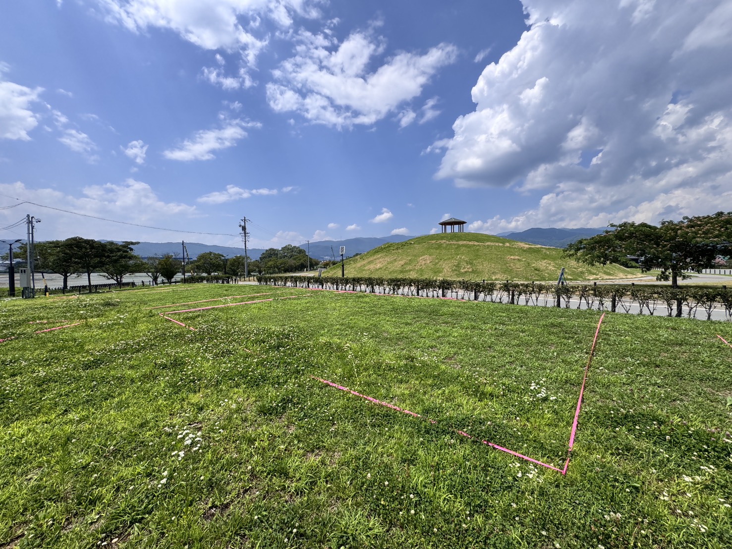 赤砂崎公園の丘とフィールド